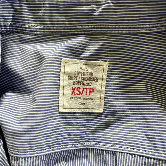 Gap Ladies Boyfriend Button Up Shirt - Picture 4 of 4